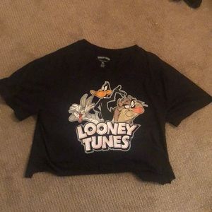 Black, cropped looney toons t-shirt